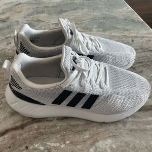 Women’s Cloudfoam Adidas sneakers size 8 - almost like new, worn once